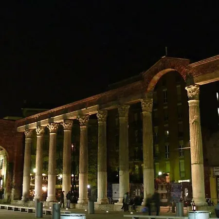 Daire Cosy 2 Minutes From Duomo Milano